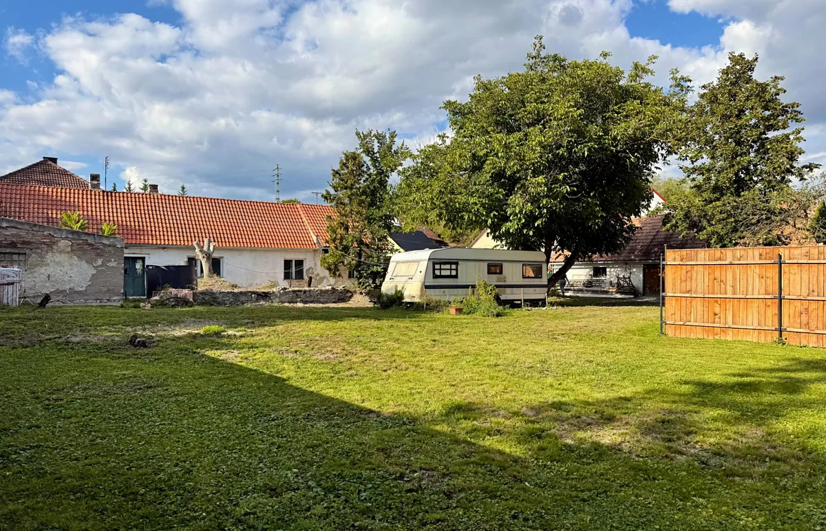 Prodej stavebního pozemku 1059 m²